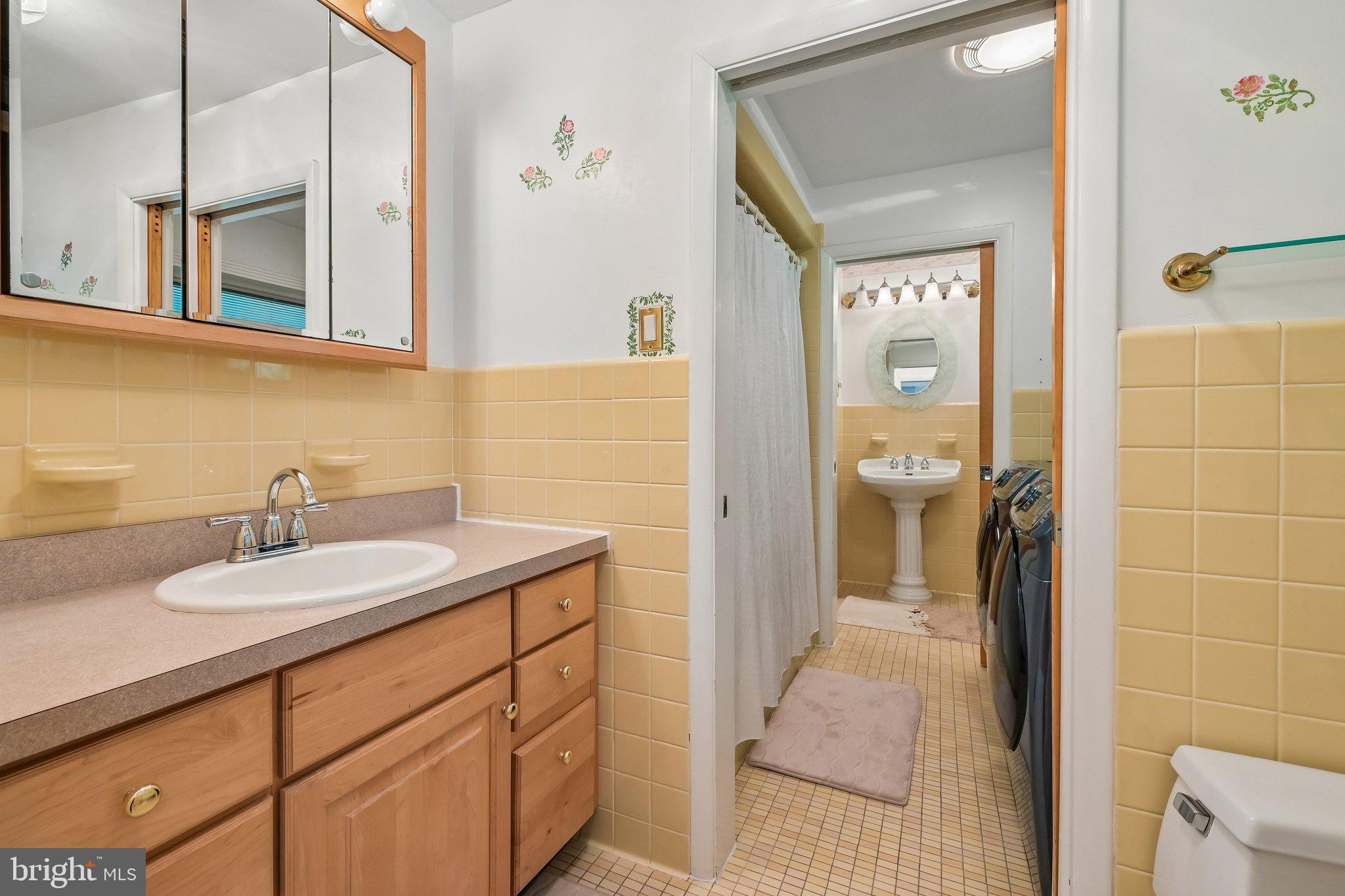 875 Mays Landing Road Hammonton, NJ 08037 - Photo 14 of 25 En Suit bathroom