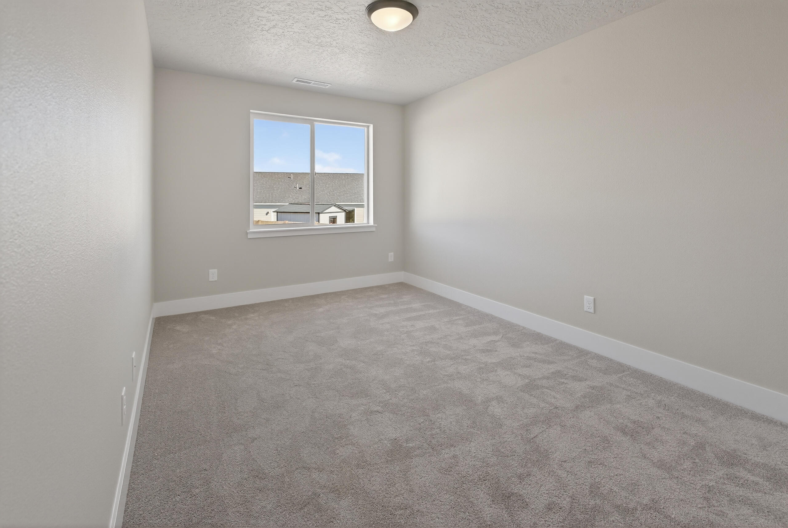 4080 Southwest 39th Street, Unit LOT 30 Redmond, OR 97756 - Photo 24 of 38 Bdrm 3