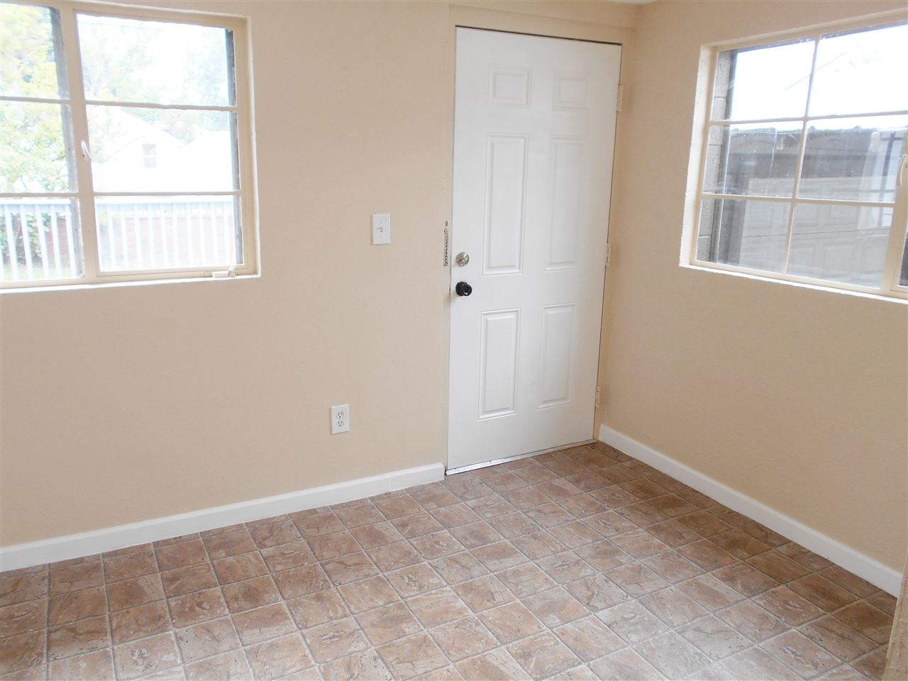 304 East Hawthorne Road Spokane, WA 99218 - Photo 13 of 20