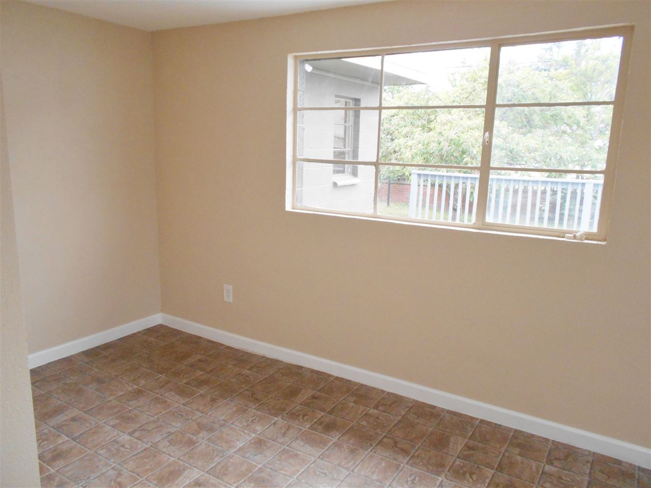 304 East Hawthorne Road Spokane, WA 99218 - Photo 14 of 20