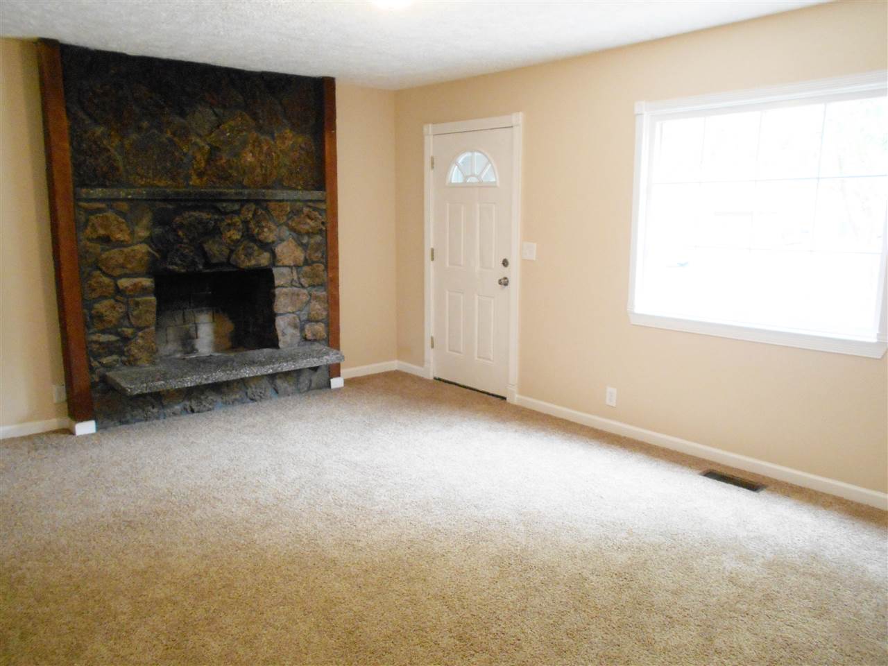 304 East Hawthorne Road Spokane, WA 99218 - Photo 3 of 20