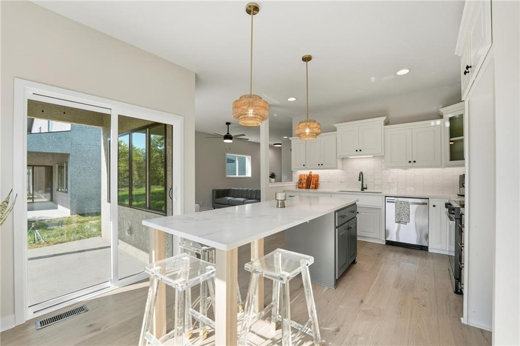 211 Northwest Orchard Street Lee's Summit, MO 64063 - Photo 3 of 35
