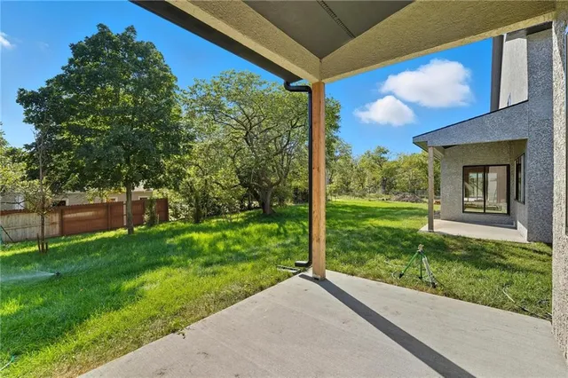 $350,000 | 211 Northwest Orchard Street, Lee's Summit, MO 64063