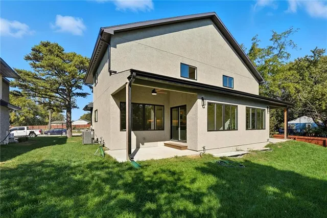 $350,000 | 211 Northwest Orchard Street, Lee's Summit, MO 64063