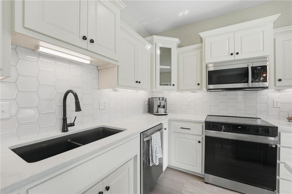 211 Northwest Orchard Street Lee's Summit, MO 64063 - Photo 4 of 35