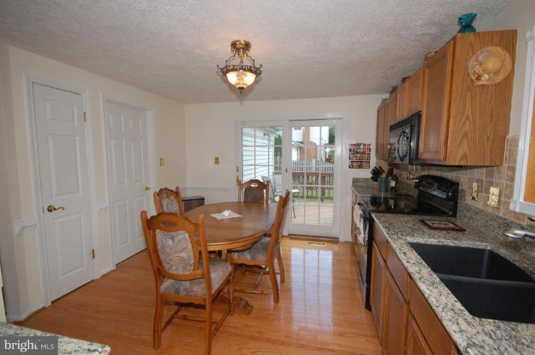 805 Cattail Lane Northeast Leesburg, VA 20176 - Photo 5 of 23 Kitchen