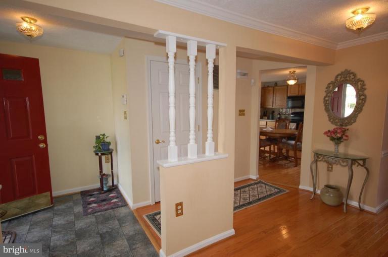 805 Cattail Lane Northeast Leesburg, VA 20176 - Photo 7 of 23 Entrance / Foyer