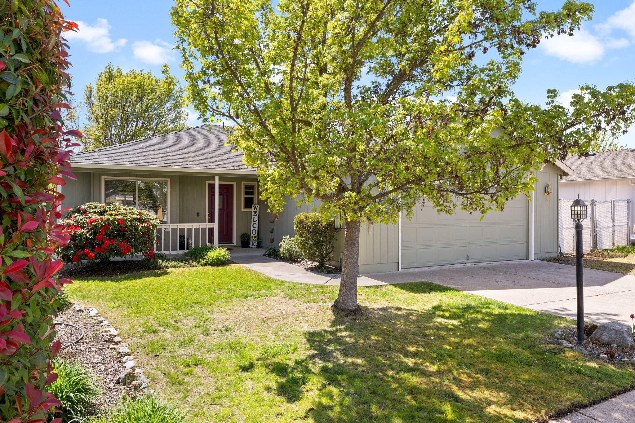 680 Andrea Way Eagle Point, OR 97524 - Photo 1 of 29 1-web-or-mls-_D9A2384