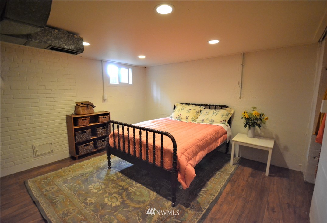 8335 23rd Avenue Northwest Seattle, WA 98117 - Photo 14 of 23