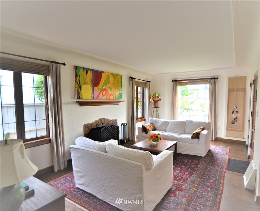 8335 23rd Avenue Northwest Seattle, WA 98117 - Photo 3 of 23