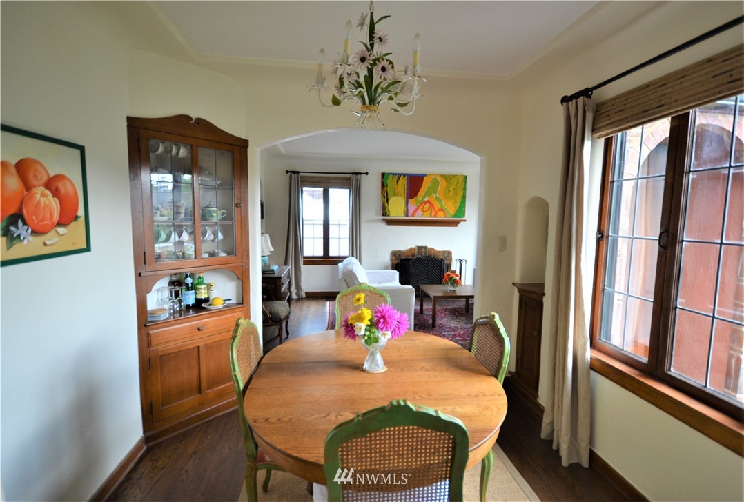 8335 23rd Avenue Northwest Seattle, WA 98117 - Photo 4 of 23