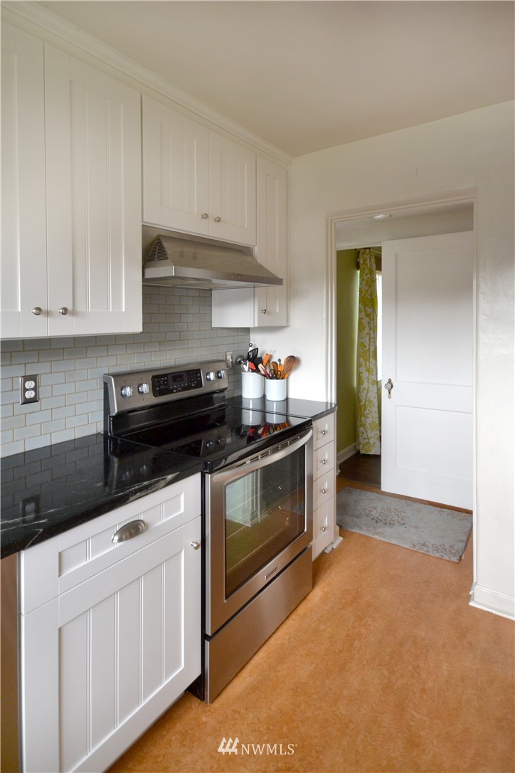 8335 23rd Avenue Northwest Seattle, WA 98117 - Photo 7 of 23