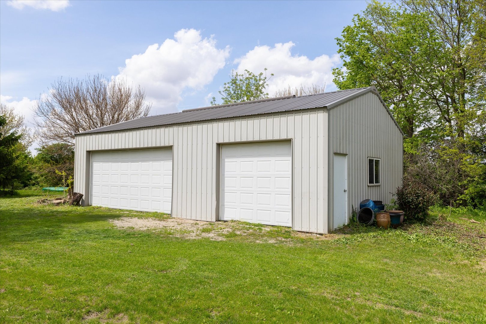 1330 Airport Road Morris, IL 60450 - Photo 52 of 53 a view of a house with backyard and garden