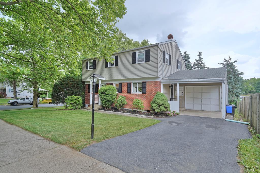 2170 Barrington Road Bethlehem, PA 18018 - Photo 2 of 39 Gallery Image 2