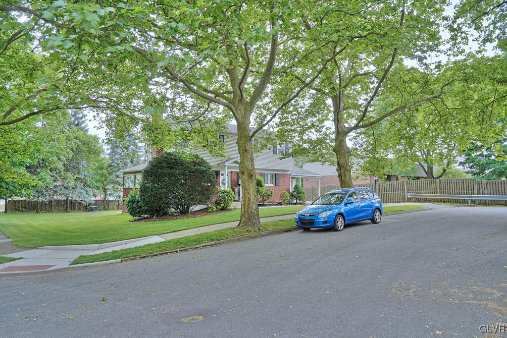 2170 Barrington Road Bethlehem, PA 18018 - Photo 3 of 39 Gallery Image 3