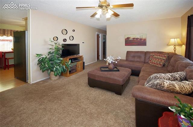 4735 Cheerful Road Colorado Springs, CO 80917 - Photo 6 of 25 Living room