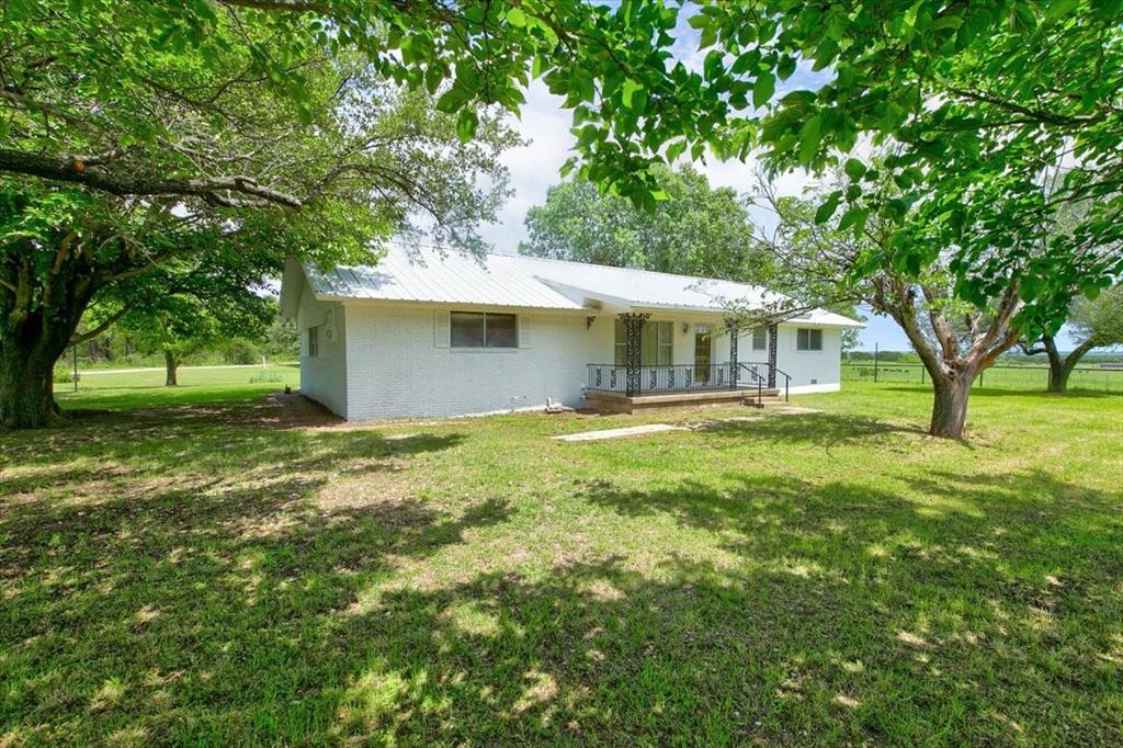 a view of a house with a backyard