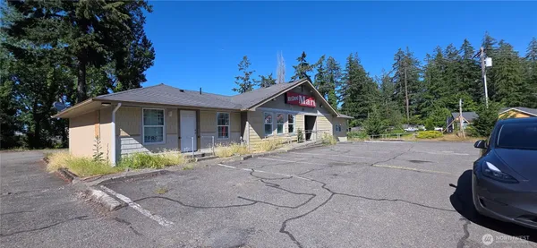 $2,650 | 5105 Solberg Drive Southwest, Unit B, Tacoma, WA 98499
