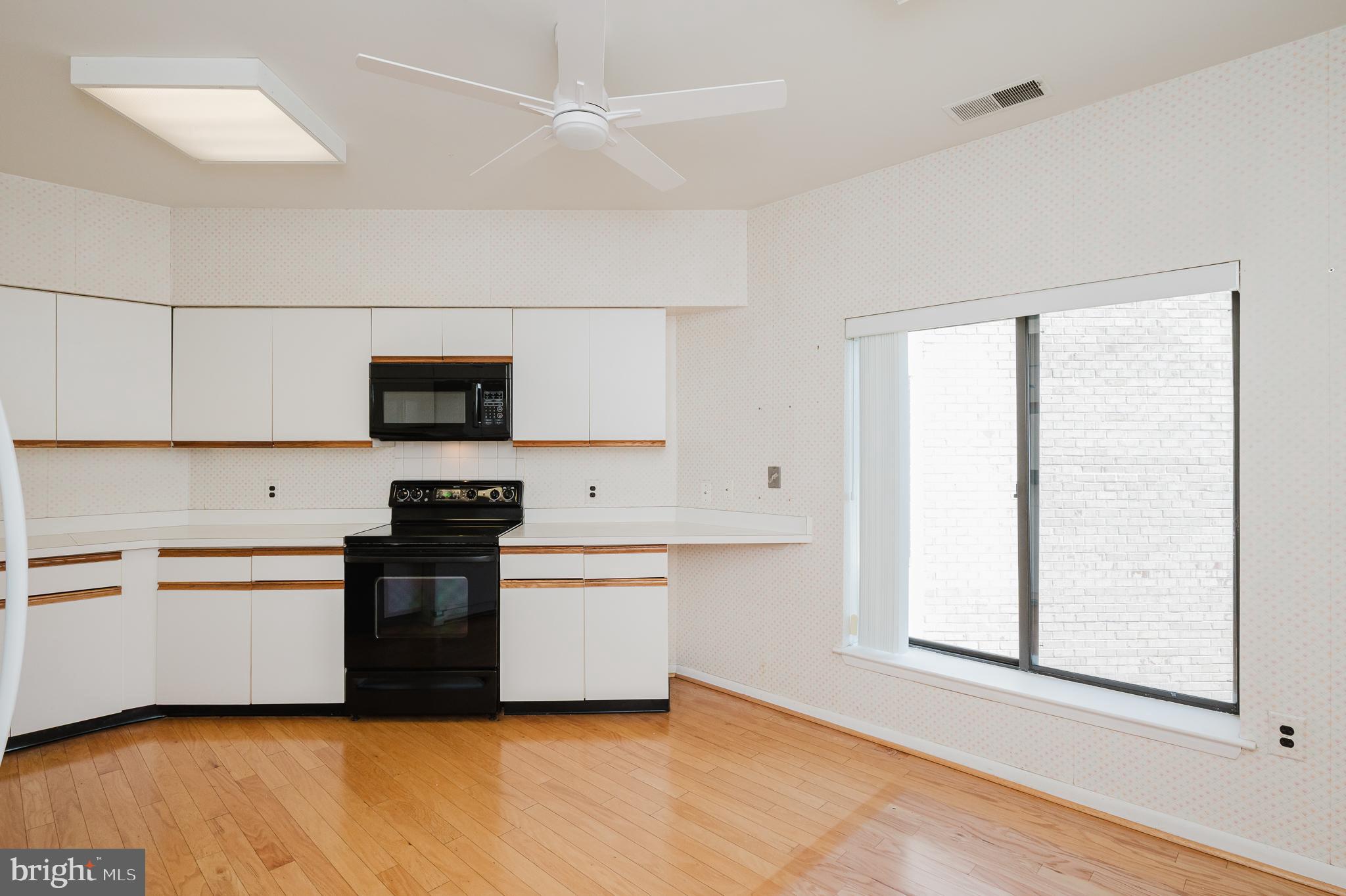 3031 Fallstaff Road, Unit 605C Baltimore, MD 21209 - Photo 3 of 42 a view of a kitchen with electric appliances
