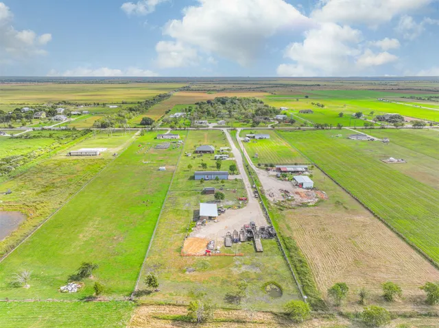 $699,900 | 2180 County Road 212, Angleton, TX 77515