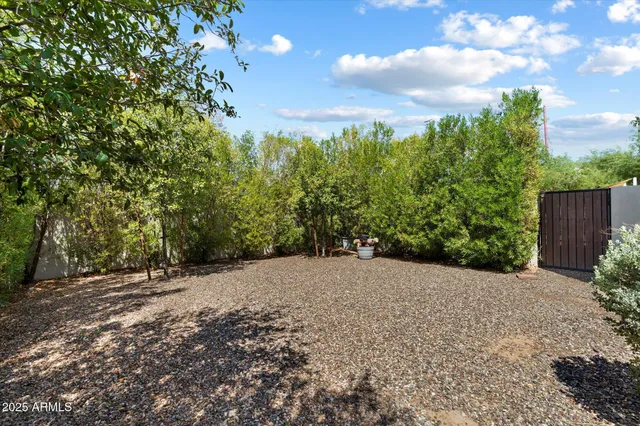 a view of a fountain in front of a house