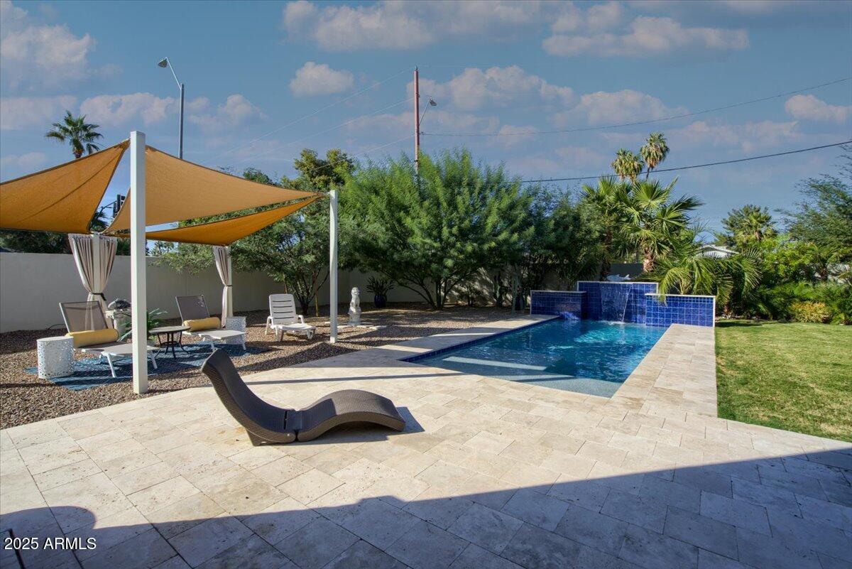 640 West Echo Lane Phoenix, AZ 85021 - Photo 5 of 55 a view of a swimming pool with sitting area