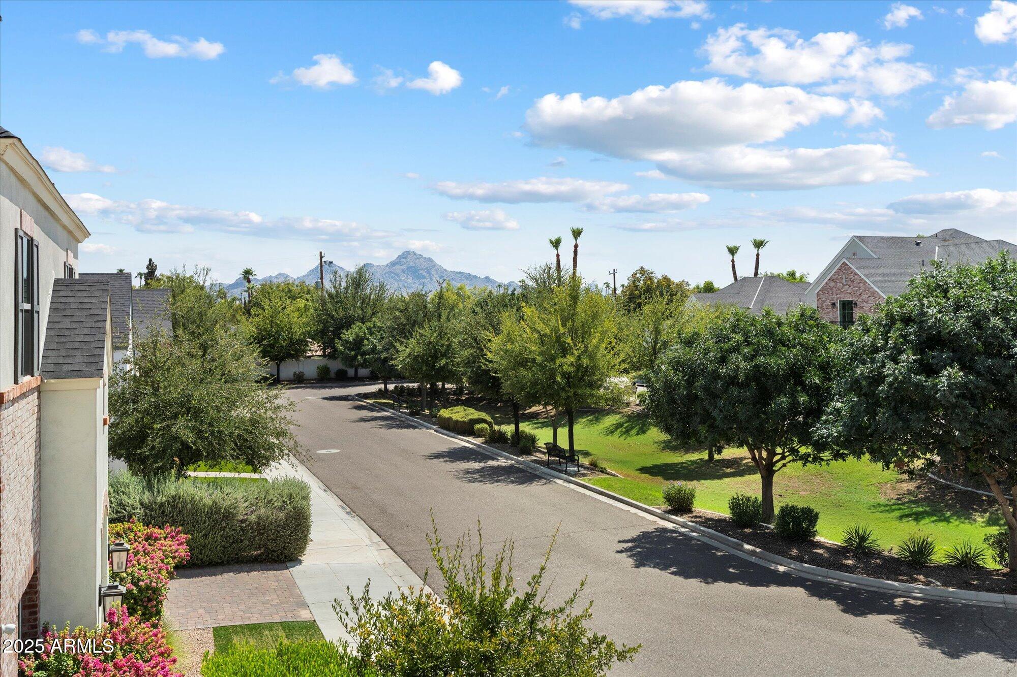 640 West Echo Lane Phoenix, AZ 85021 - Photo 53 of 55 a view of a garden