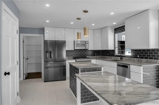 $572,500 | 25 Windsor Ridge Drive, Lancaster, NY 14086