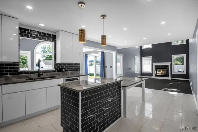 $572,500 | 25 Windsor Ridge Drive, Lancaster, NY 14086