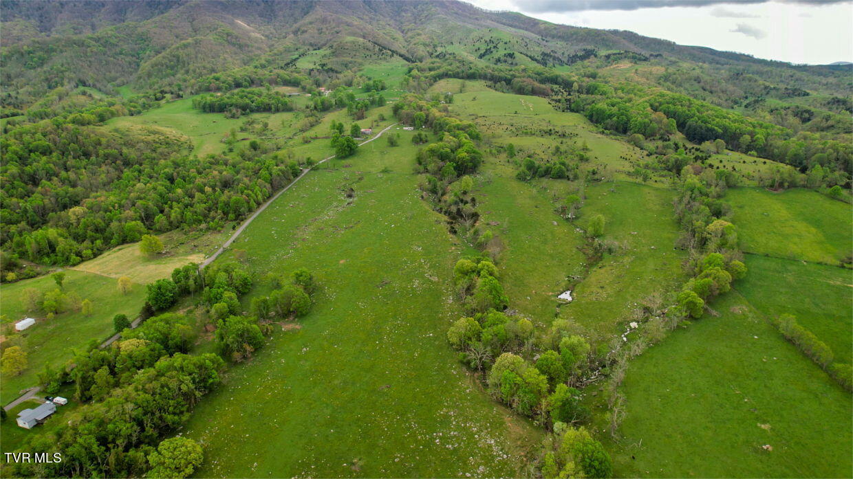 9007 Mountain Road Lebanon, VA 24266 - Photo 3 of 10 5-web-or-mls-9117-mountain-rd - Copy