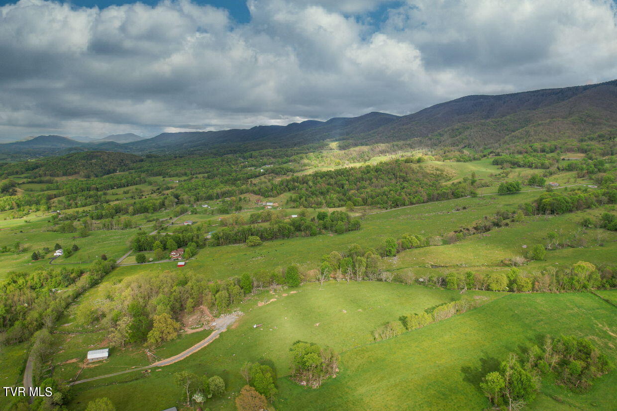 9007 Mountain Road Lebanon, VA 24266 - Photo 9 of 10 65-web-or-mls-9117-mountain-rd