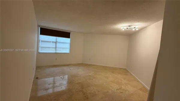 $1,975 | 2750 Northeast 183rd Street, Unit 106, Aventura, FL 33160
