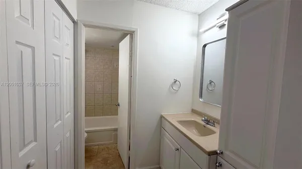 $1,975 | 2750 Northeast 183rd Street, Unit 106, Aventura, FL 33160