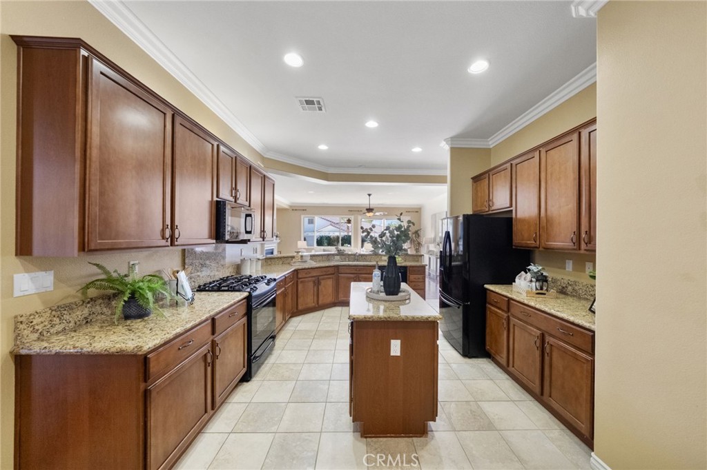 1669 Via Simpatico Hemet, CA 92545 - Photo 16 of 58