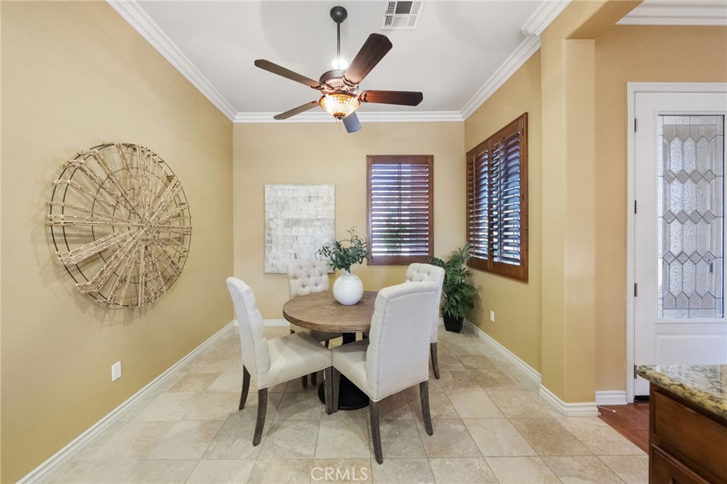 1669 Via Simpatico Hemet, CA 92545 - Photo 17 of 58 Kitchen nook at front of home