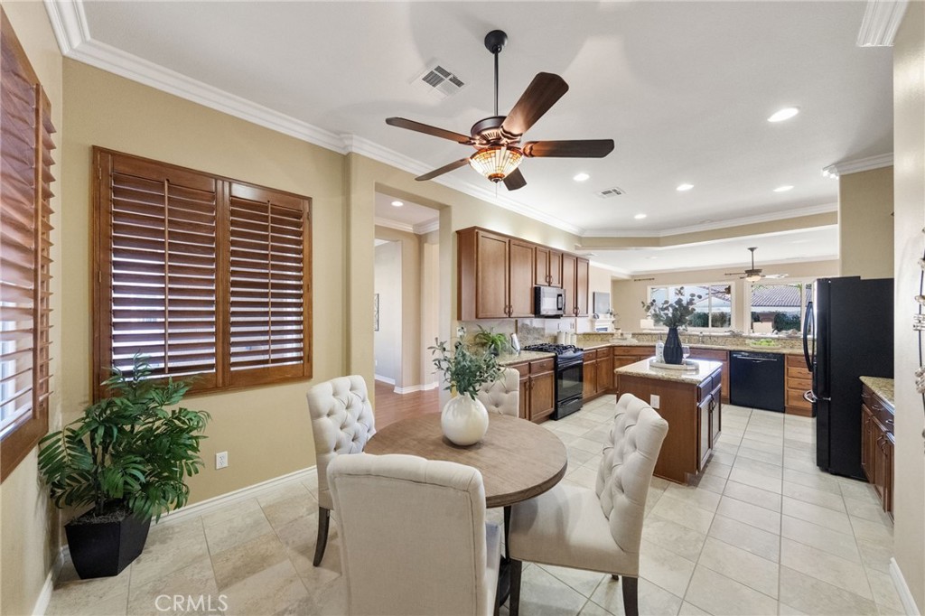 1669 Via Simpatico Hemet, CA 92545 - Photo 18 of 58