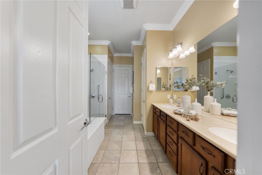 1669 Via Simpatico Hemet, CA 92545 - Photo 30 of 58 Primary bath