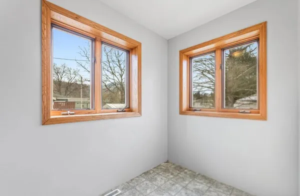 $185,000 | 413 South Sherman Street, Houston, MN 55943