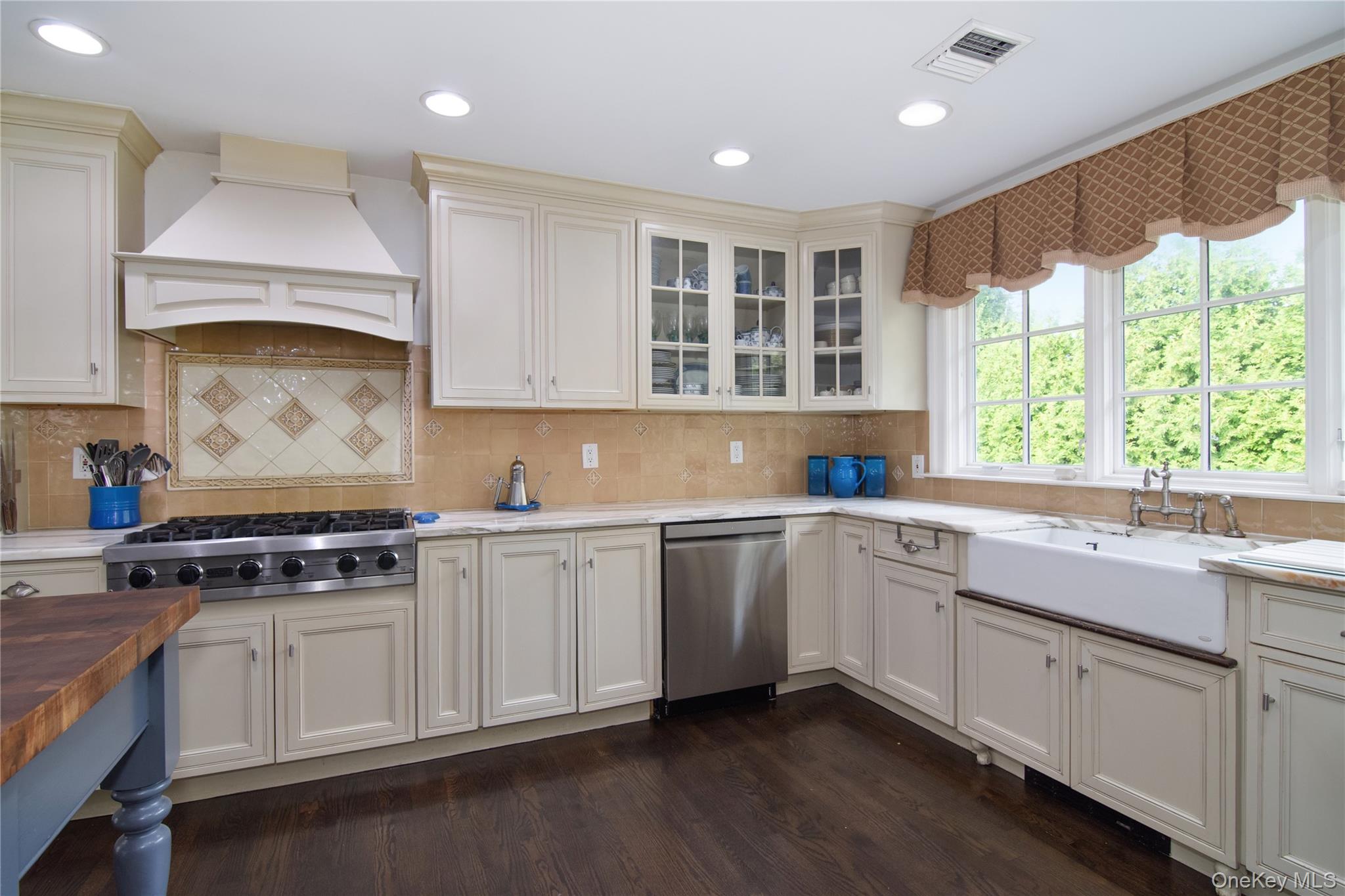 9 White Plains Road Bronxville, NY 10708 - Photo 8 of 29