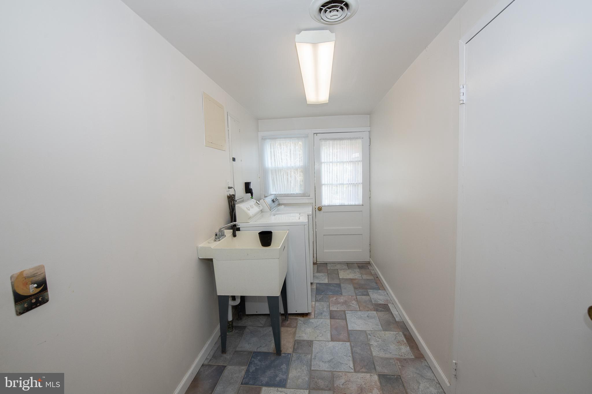 644 Evans Road Springfield, PA 19064 - Photo 41 of 50 Laundry / Mud Room off Driveway