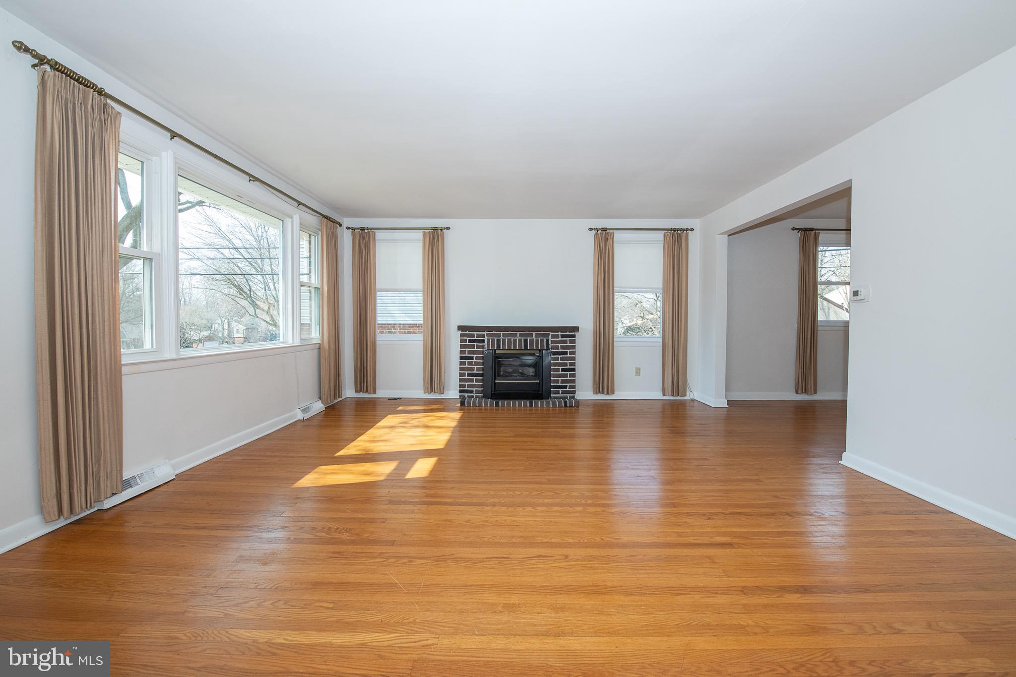 644 Evans Road Springfield, PA 19064 - Photo 7 of 50 Living Room