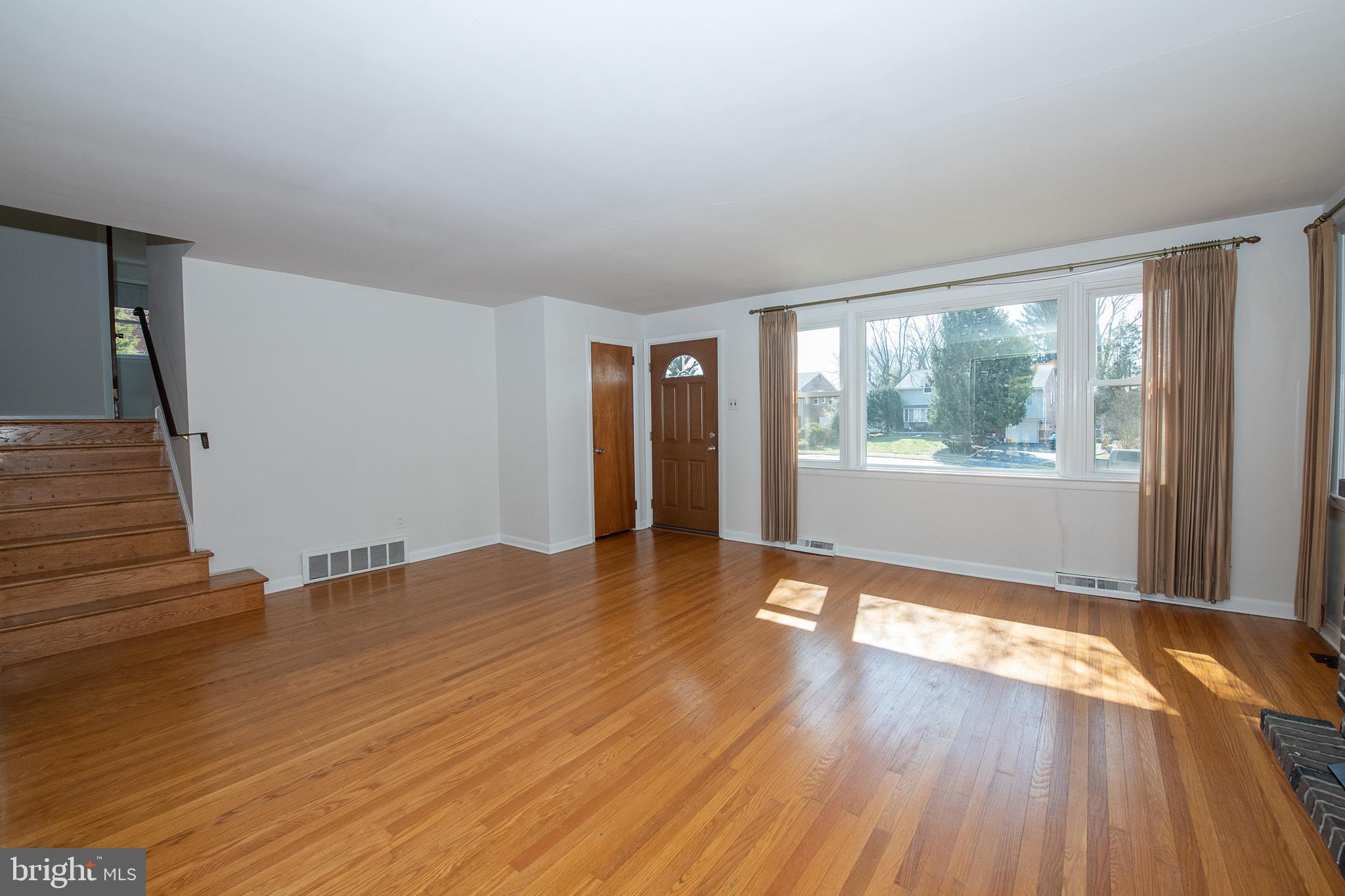 644 Evans Road Springfield, PA 19064 - Photo 9 of 50 Living Room