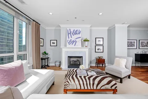 $1,725,000 | 10 East Delaware Place, Unit 25B, Chicago, IL 60611