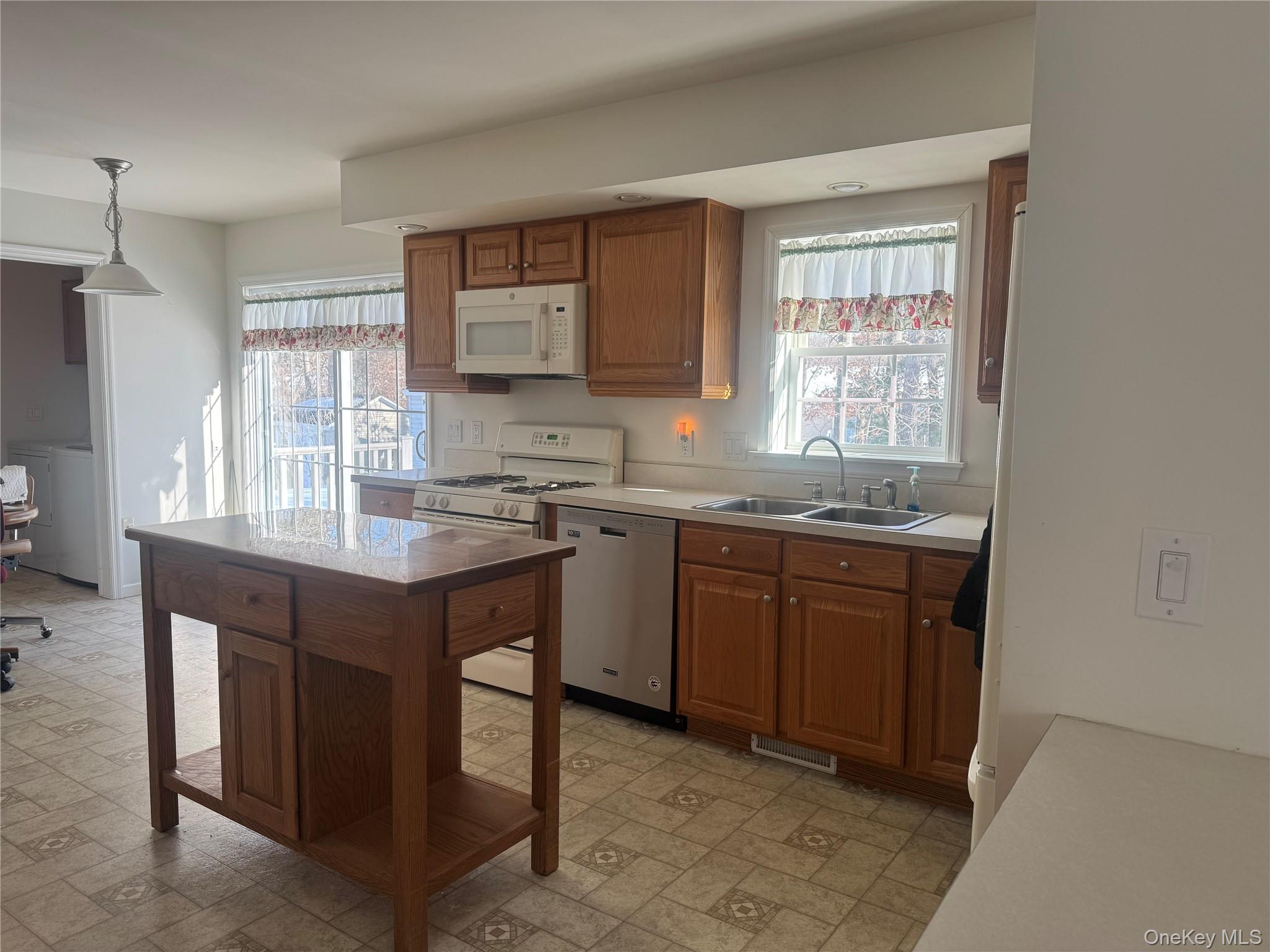 1407 Middle Road, Unit 275 Calverton, NY 11933 - Photo 5 of 24