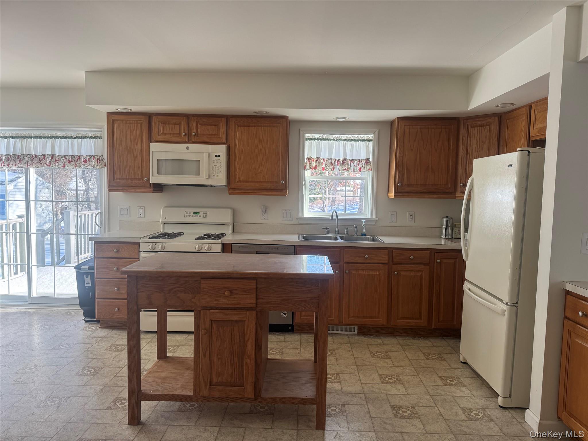 1407 Middle Road, Unit 275 Calverton, NY 11933 - Photo 7 of 24