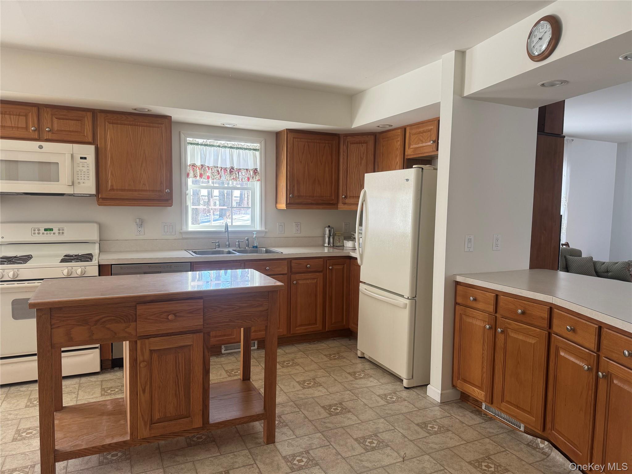 1407 Middle Road, Unit 275 Calverton, NY 11933 - Photo 8 of 24