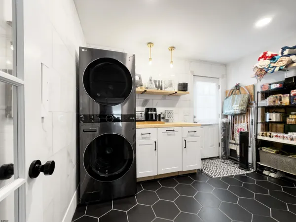 $1,699,000 | 421 North Delavan Avenue, Margate City, NJ 08402