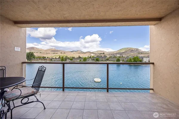 $328,500 | 322 West Woodin Avenue, Unit 632, Chelan, WA 98816