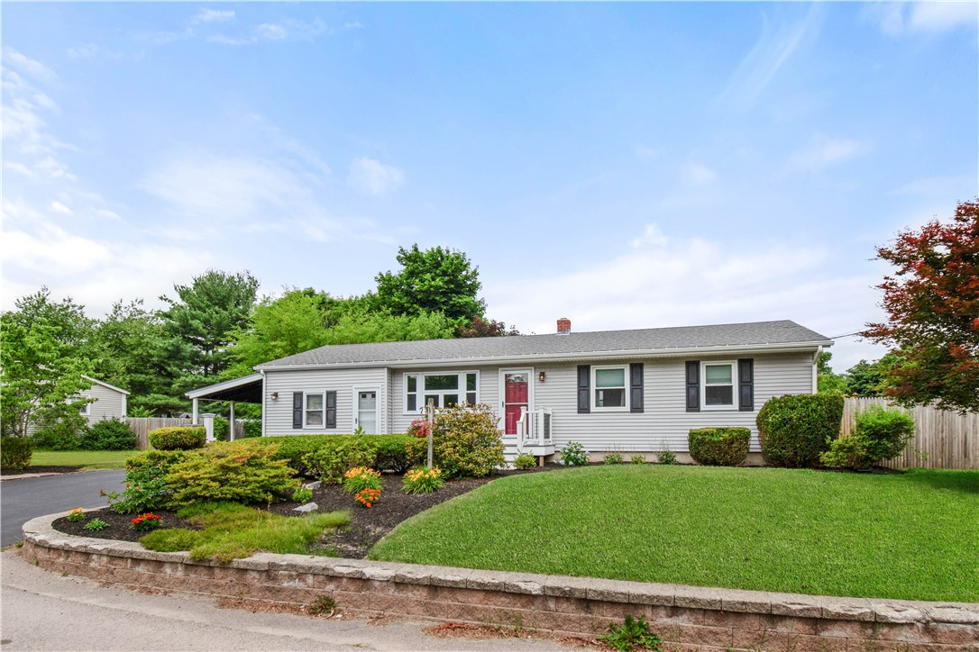 114 Johnson Boulevard Coventry, RI 02816 - Photo 2 of 27