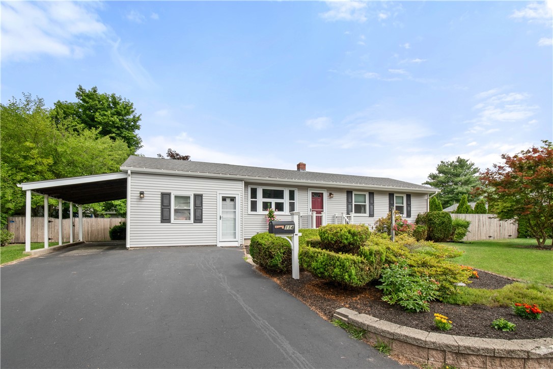 114 Johnson Boulevard Coventry, RI 02816 - Photo 4 of 27